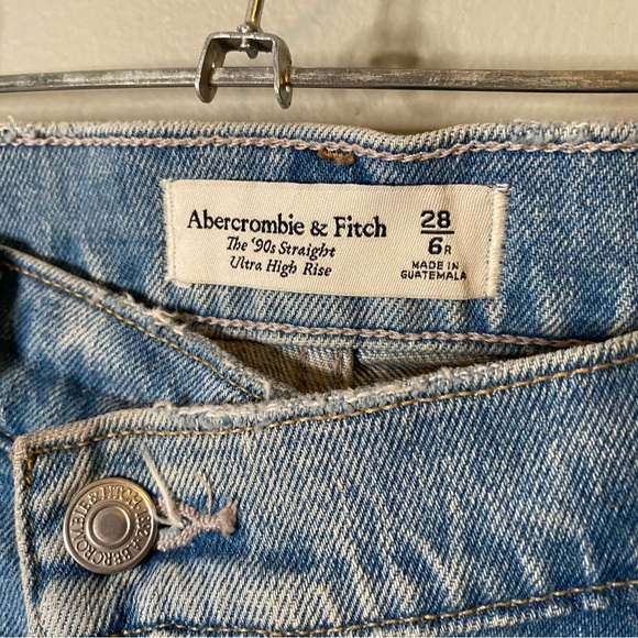 Abercrombie & Fitch The 90s Straight Ultra High Rise Jeans - Picture 3 of 6